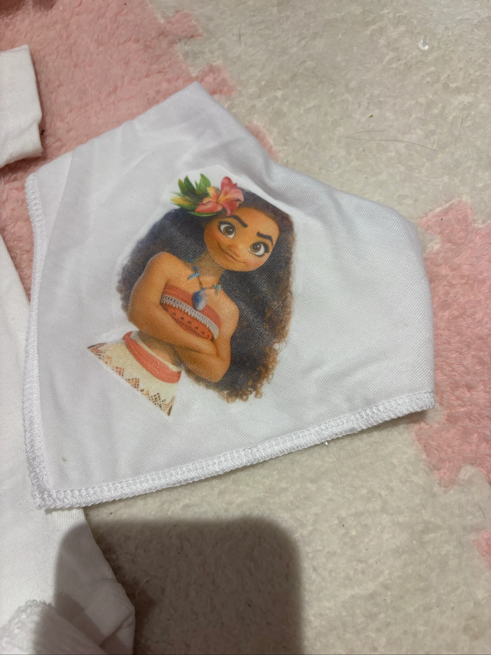 Ensemble bébé Vaiana neuf – Body + bavoir + attache tétine + bandeau + chaussettes – photo 3